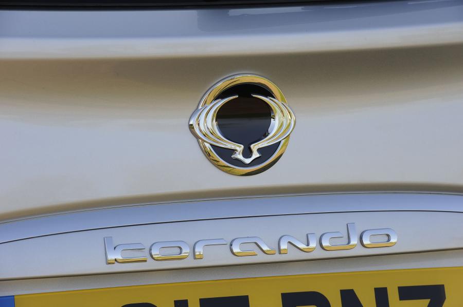 Логотип SsangYong Korando SE 4x4 2017 года  (UK) (фото 10 из 10)